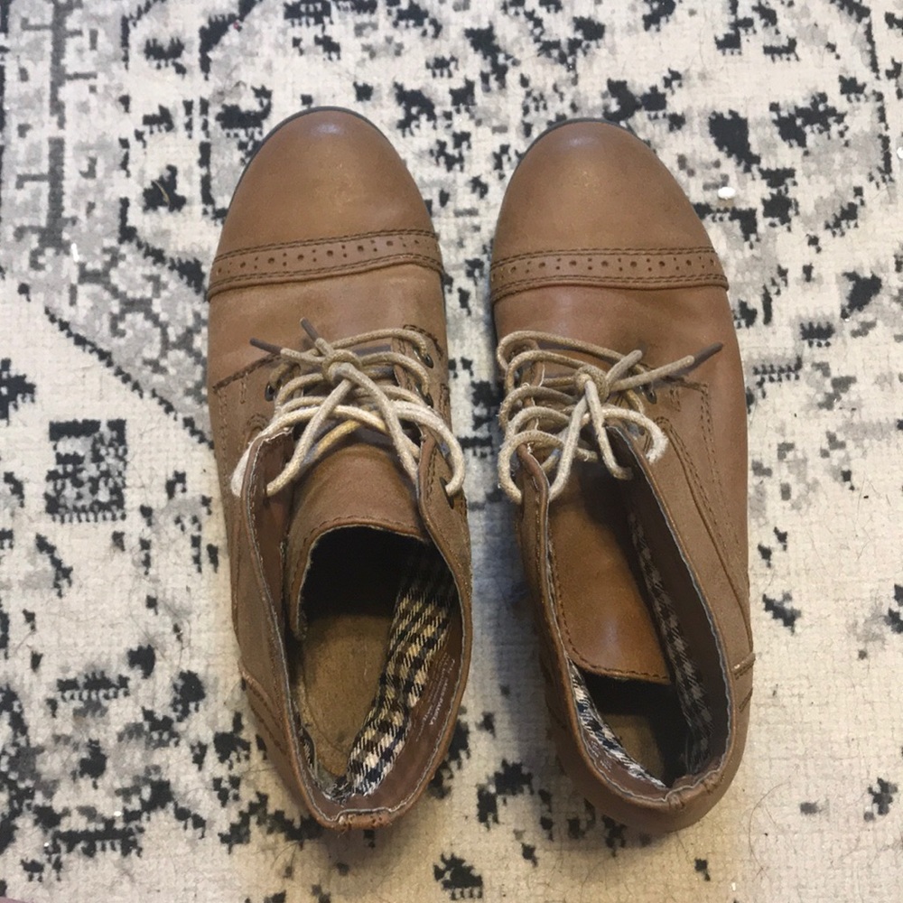 Short combat boots